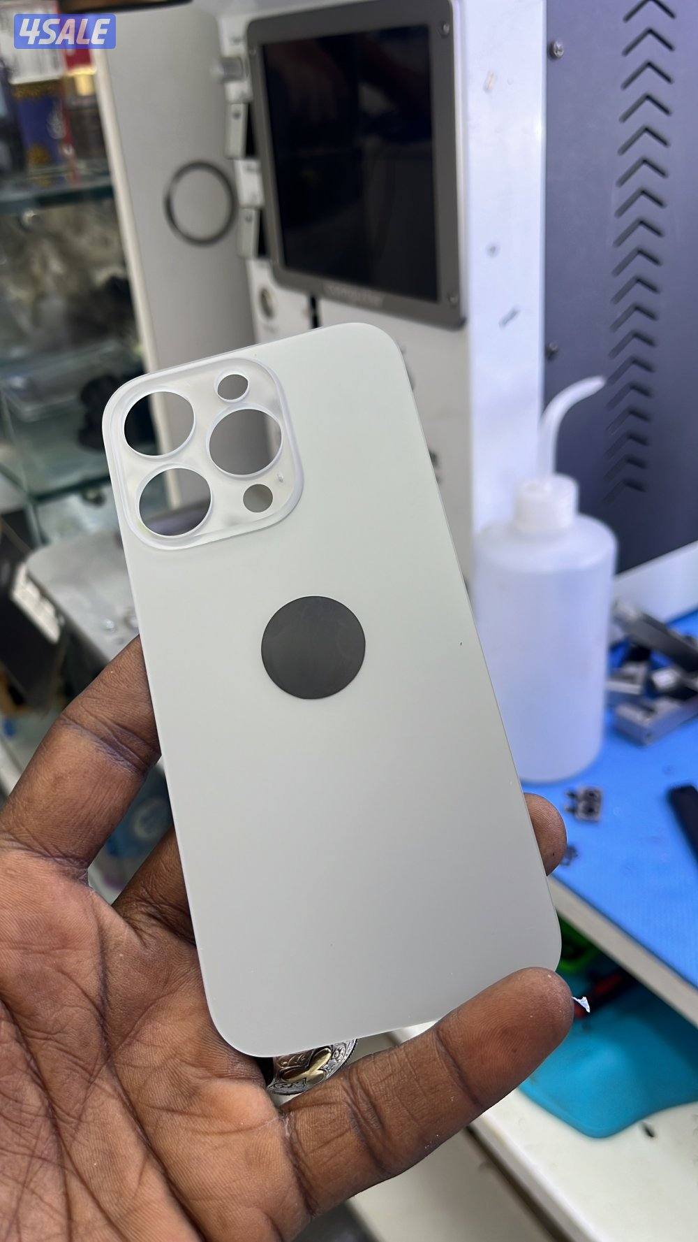 مطلوب بائع لمحل هواتف شرط الخبره لديه معرفه تامه والتعامل مع الزباين4