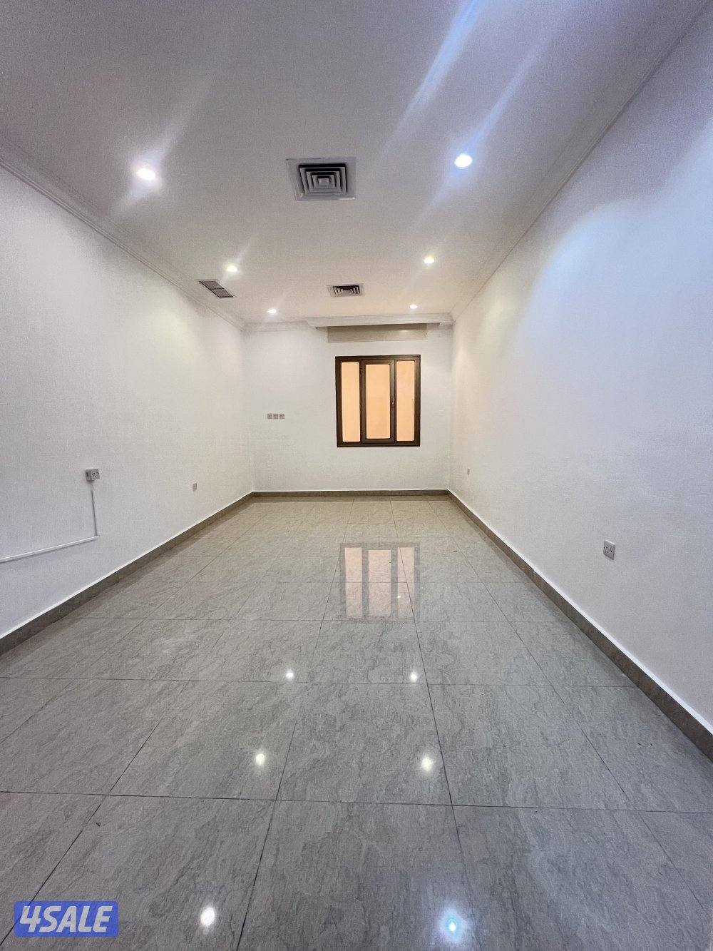 للايجار شقق جابر الاحمد// شقة مع سطح المالك مو ساكن0