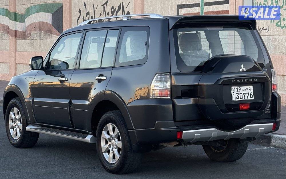 للبيع باجيرو موديل 2020 عداد 65 وارد الملا صبغ الوكالة شرط الفحص3