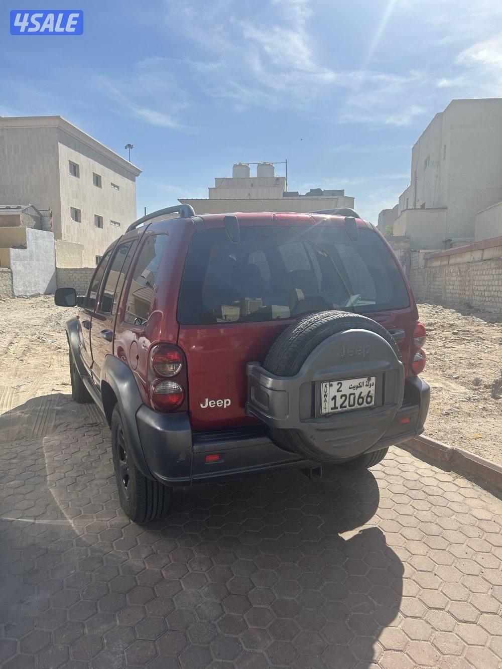 للبيع جيب شيروكي موديل ٢٠٠٥ بحالة جيدة جدا المكيف بارد جدا2