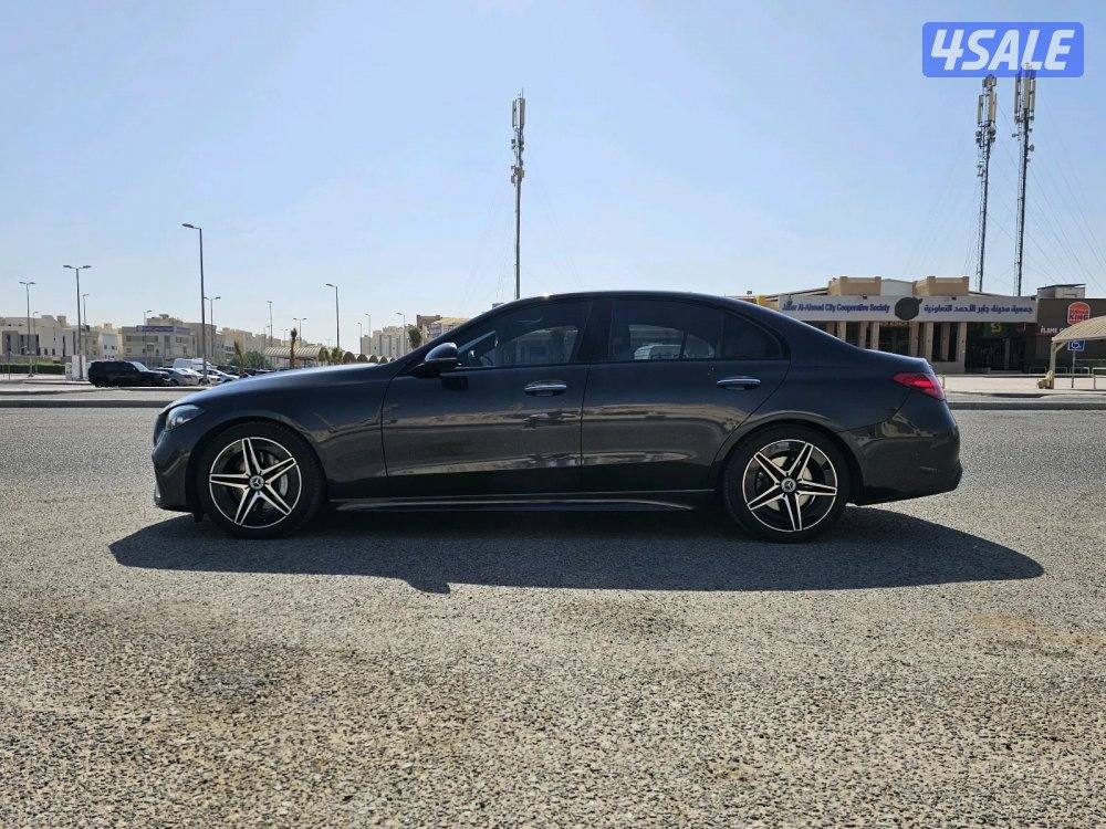 Mercedes-Benz C200-20232