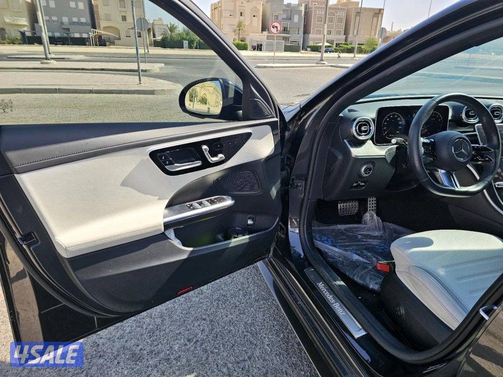 Mercedes-Benz C200-20237