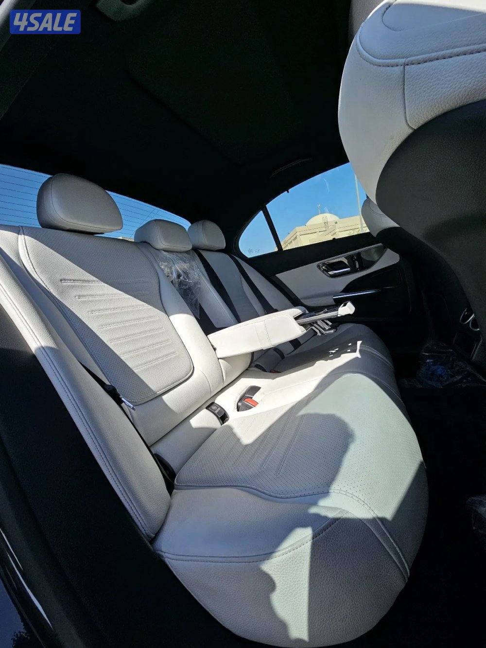 Mercedes-Benz C200-202311