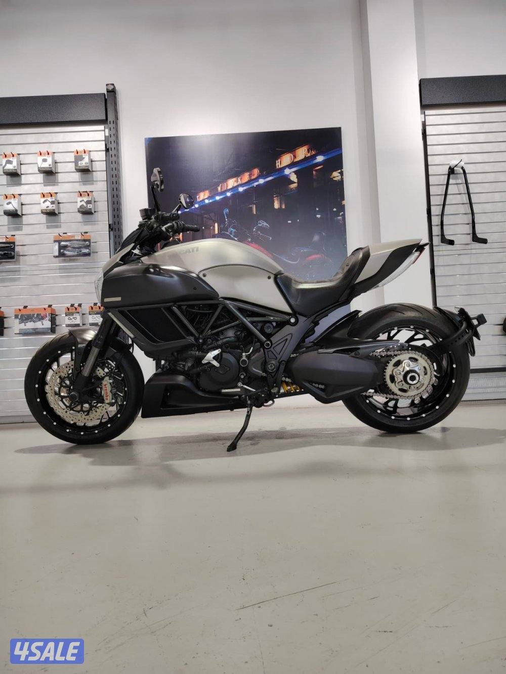 Ducati Diavel Titanium - Limited Edition0