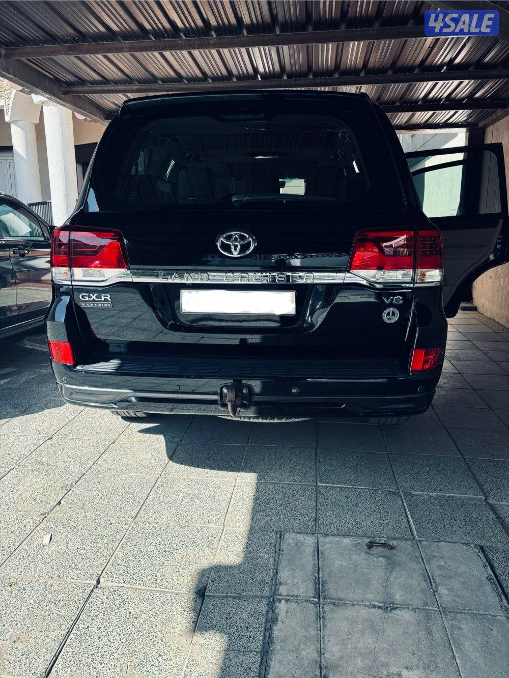 للبيع لاند كروزر Black Edition GXR 2018 بحالة ممتازة1