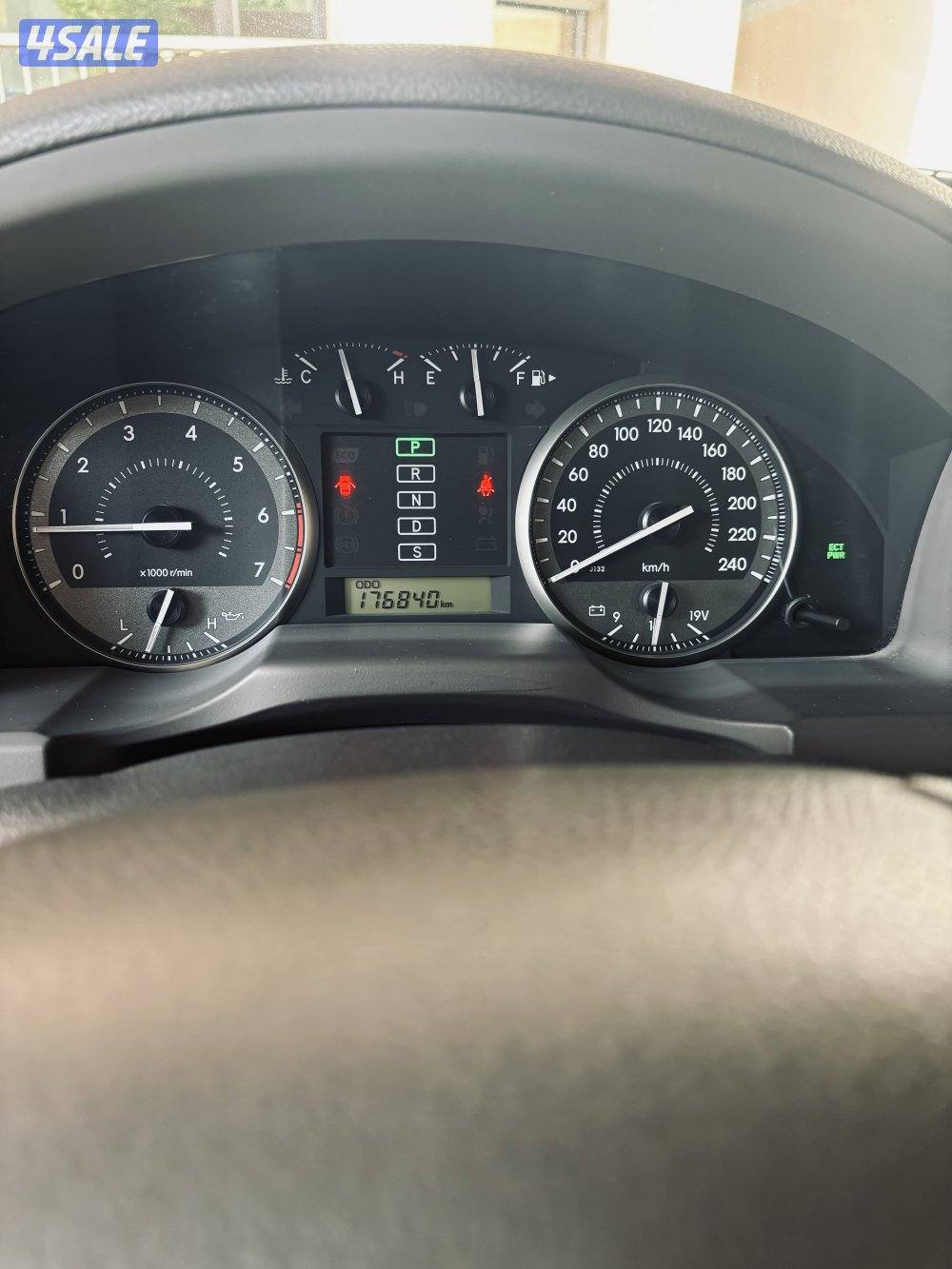 للبيع لاند كروزر Black Edition GXR 2018 بحالة ممتازة4