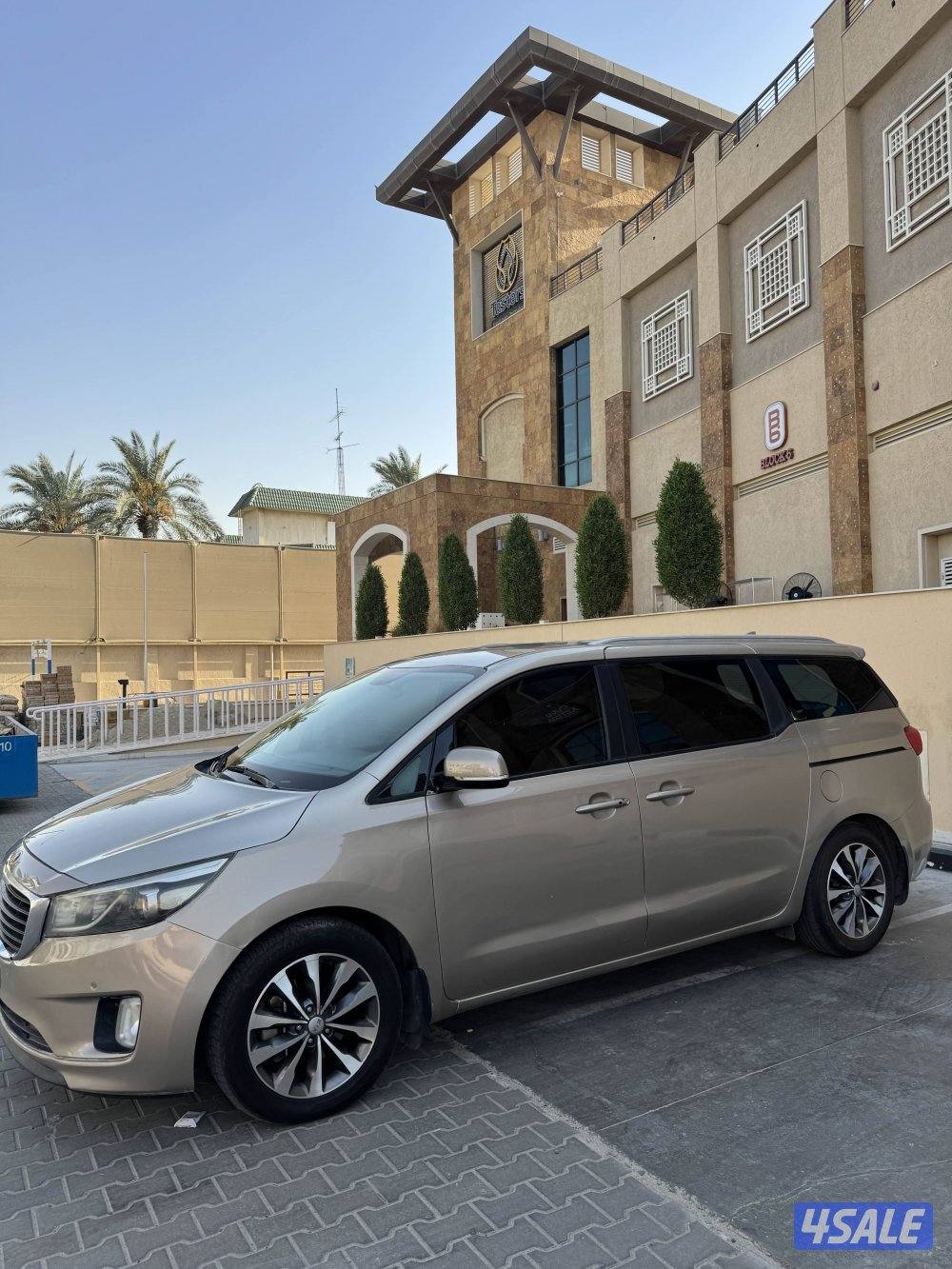 كيا كرنفال ٢٠١٦ بحاله ممتازه3