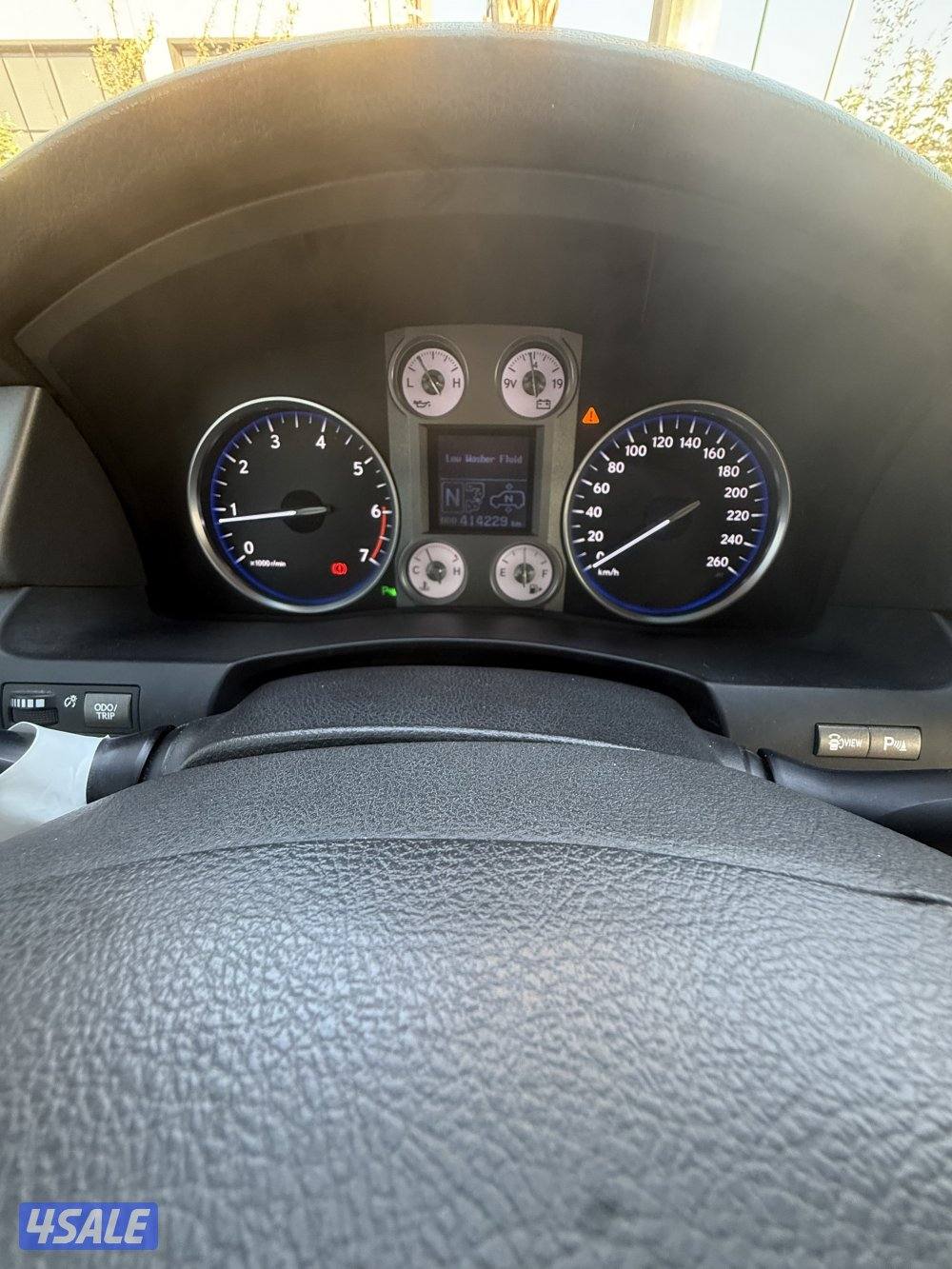 للبيع جيب لكسز 20102