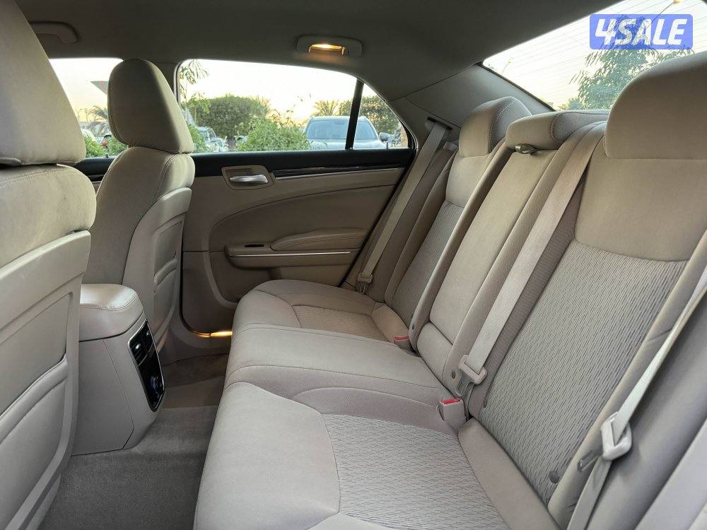 كرايزلر C300 موديل 2014 عداد 122 بحاله ممتازه5