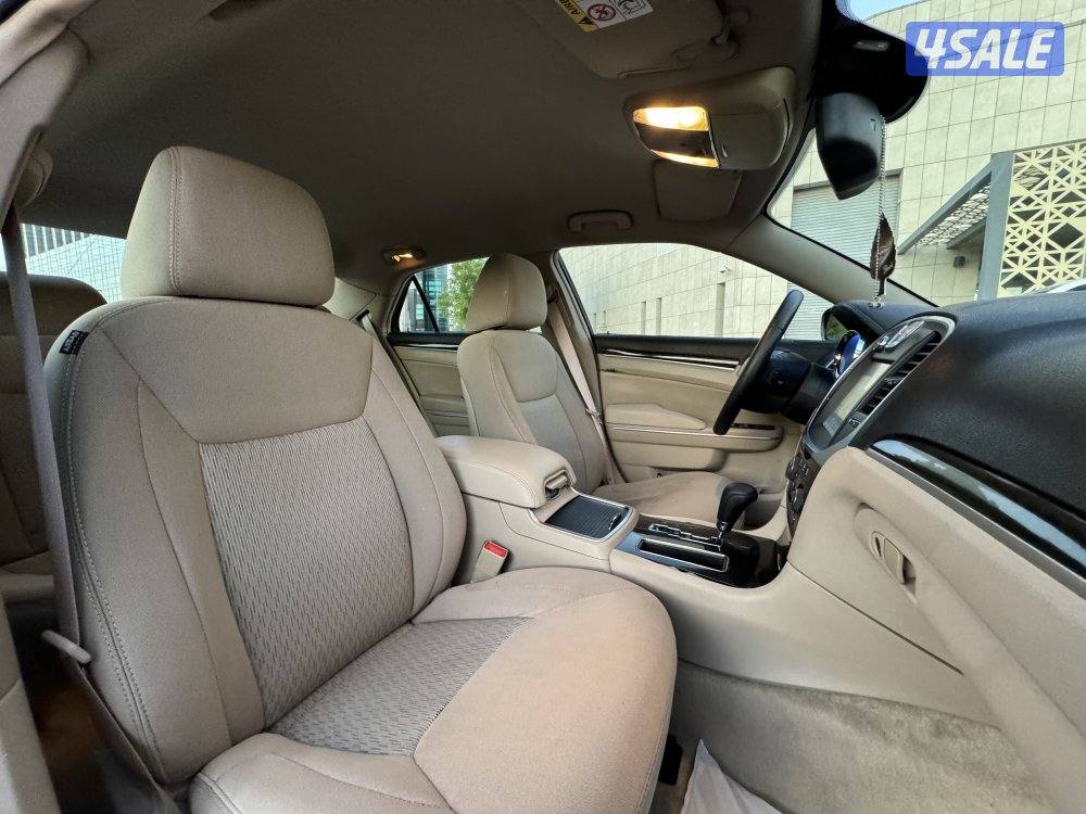كرايزلر C300 موديل 2014 عداد 122 بحاله ممتازه8