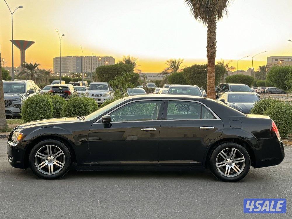 كرايزلر C300 موديل 2014 عداد 122 بحاله ممتازه9