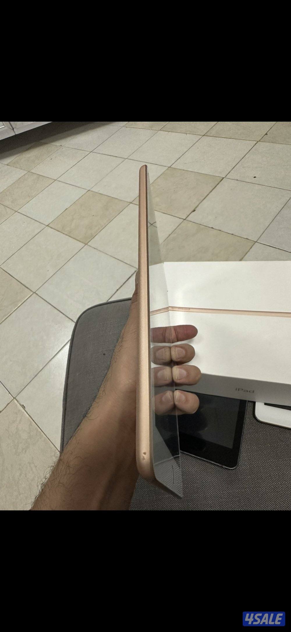 ايبادين للبيع واحد128 قيقا و32 نظاف الجيل 60