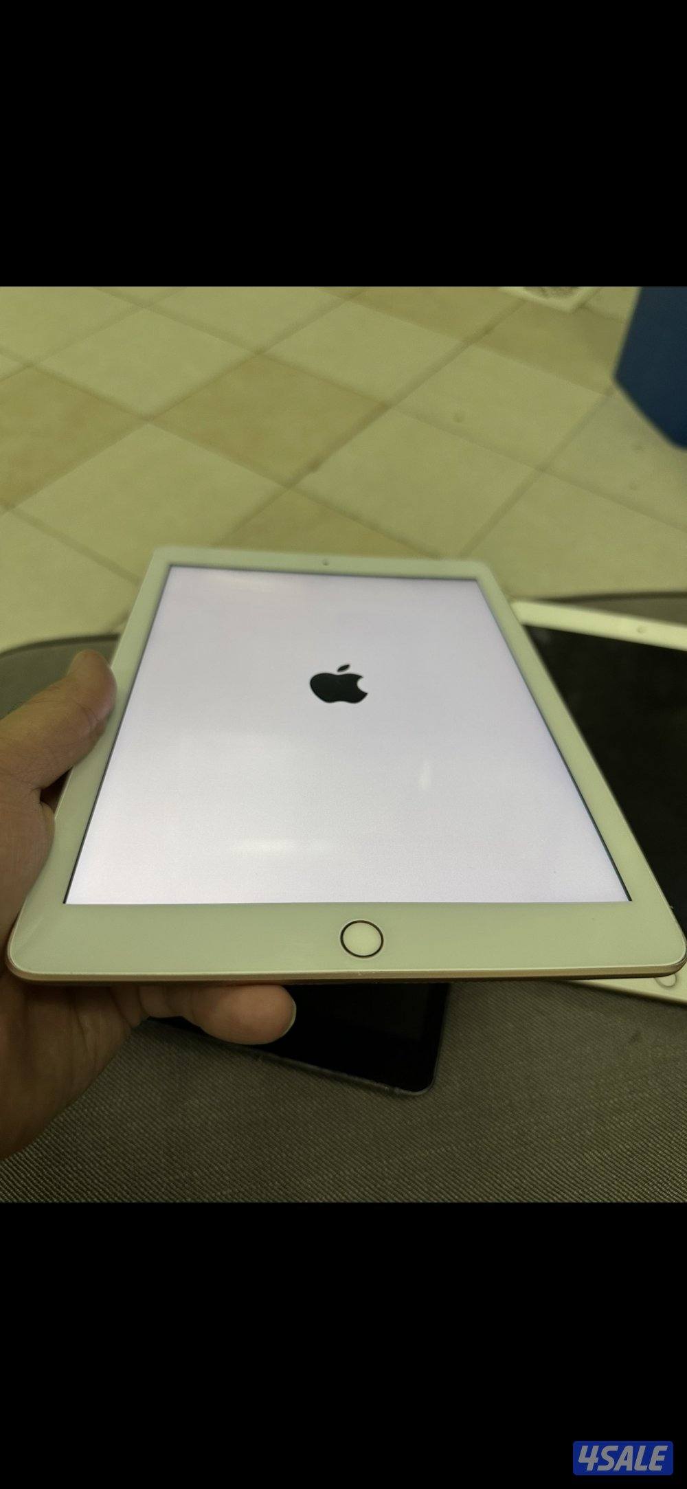 ايبادين للبيع واحد128 قيقا و32 نظاف الجيل 63