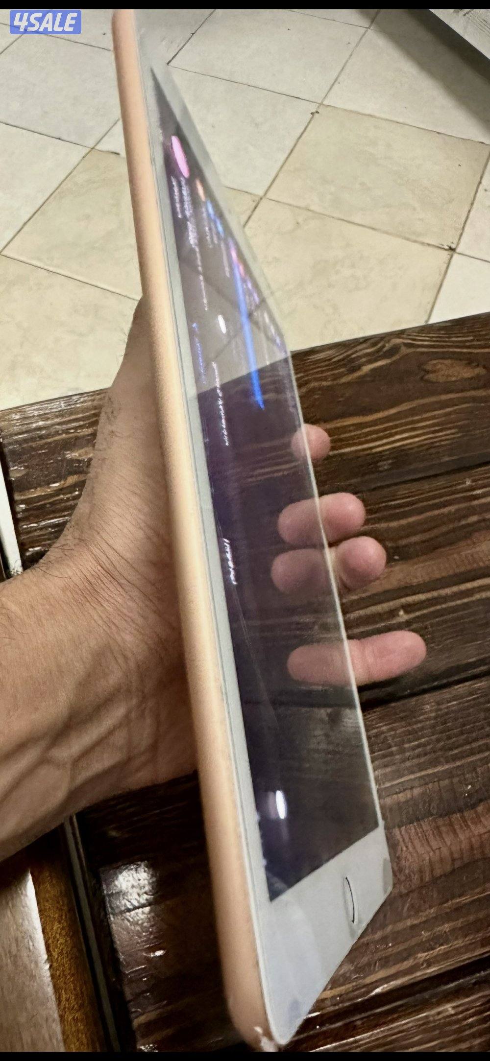 ايبادين للبيع واحد128 قيقا و32 نظاف الجيل 66