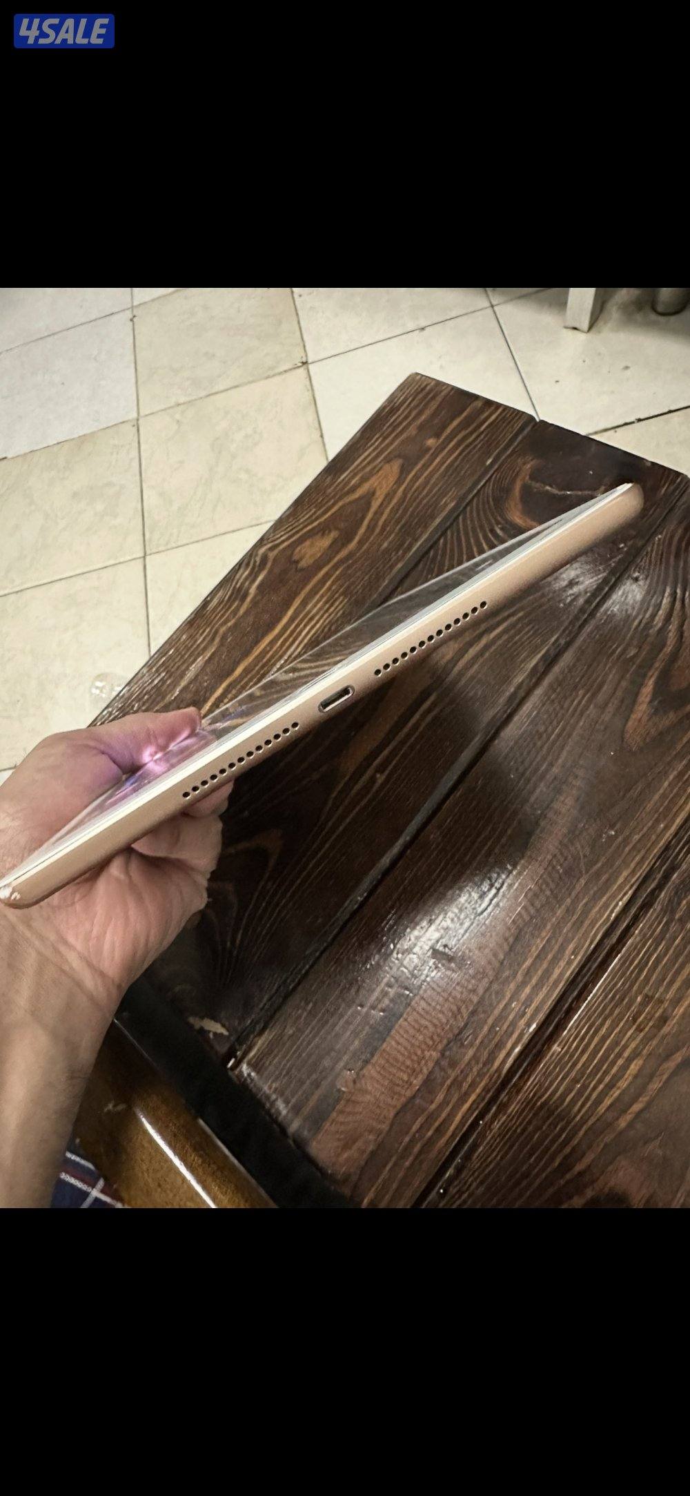 ايبادين للبيع واحد128 قيقا و32 نظاف الجيل 68