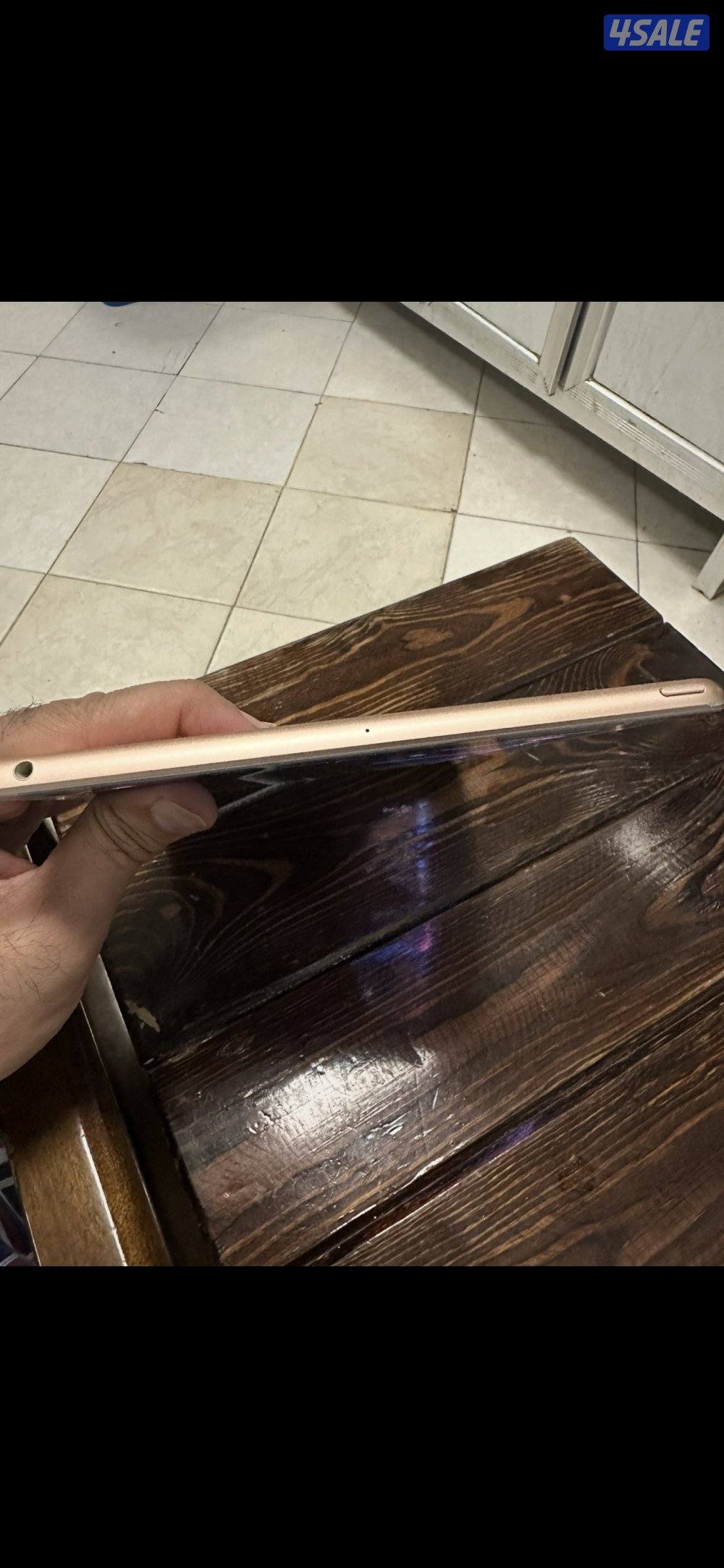 ايبادين للبيع واحد128 قيقا و32 نظاف الجيل 69