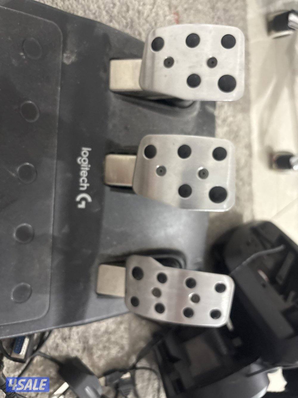 قير سكان في حال جيد من شريت لعبت ٢ بس في حاله جيده الشركة لوجتك1