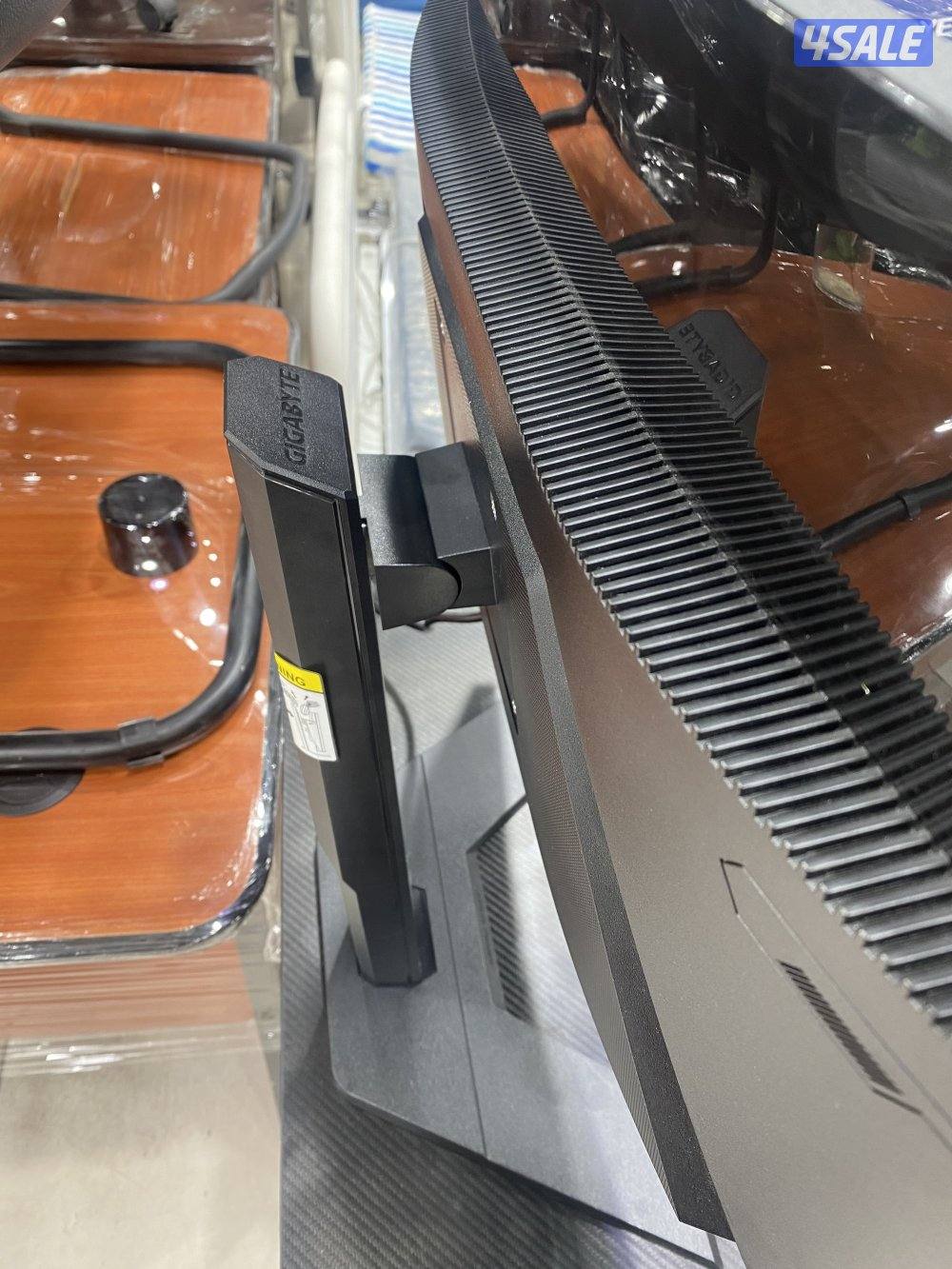 شاشه مع طاوله وكرسي1