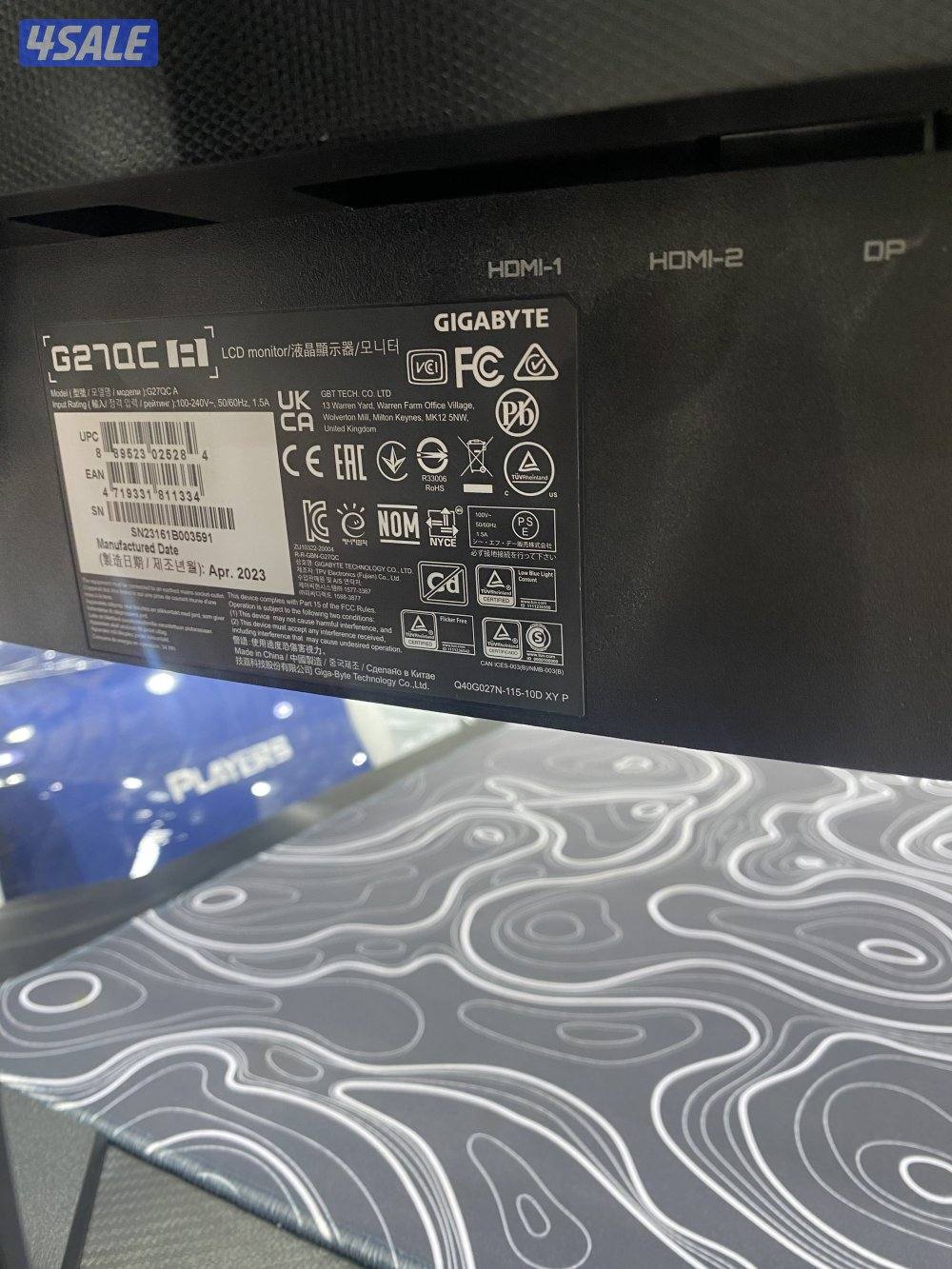 شاشه مع طاوله وكرسي2