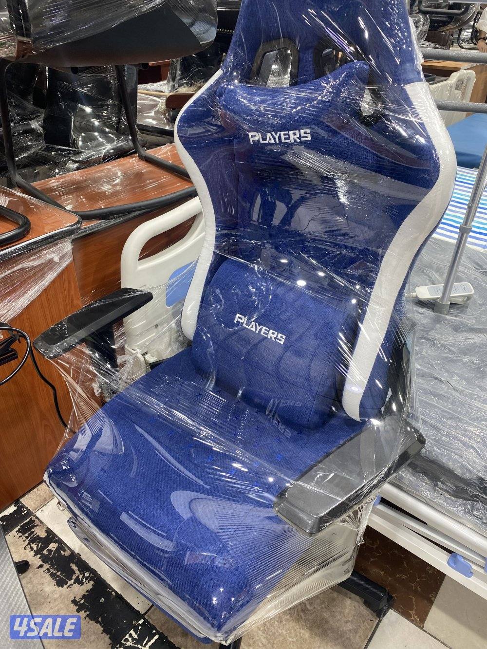 شاشه مع طاوله وكرسي3