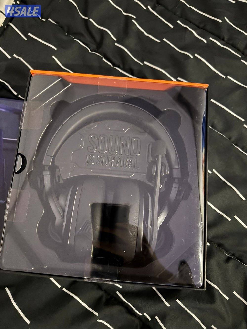 للبيع سماعة احترافية بالكرتون  JBL QUANTUM   8001