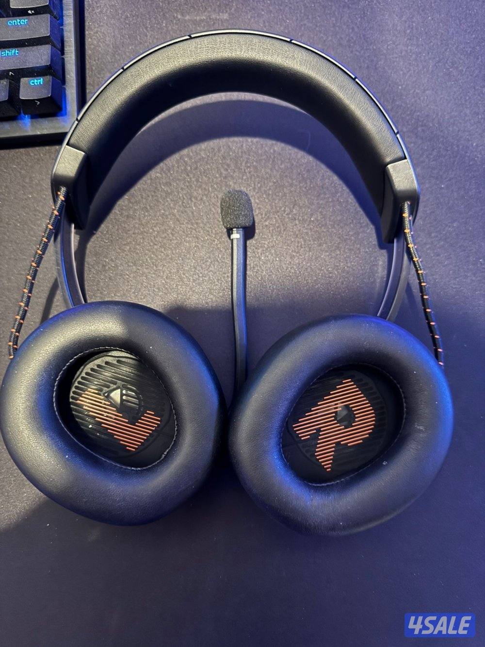 للبيع سماعة احترافية بالكرتون  JBL QUANTUM   8002