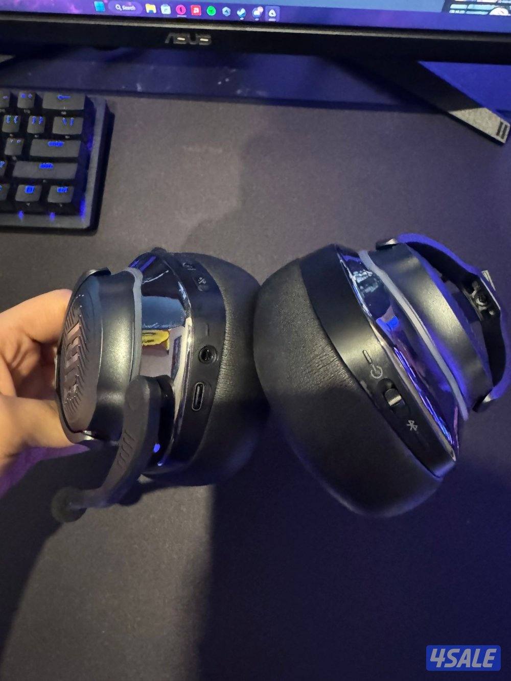 للبيع سماعة احترافية بالكرتون  JBL QUANTUM   8003