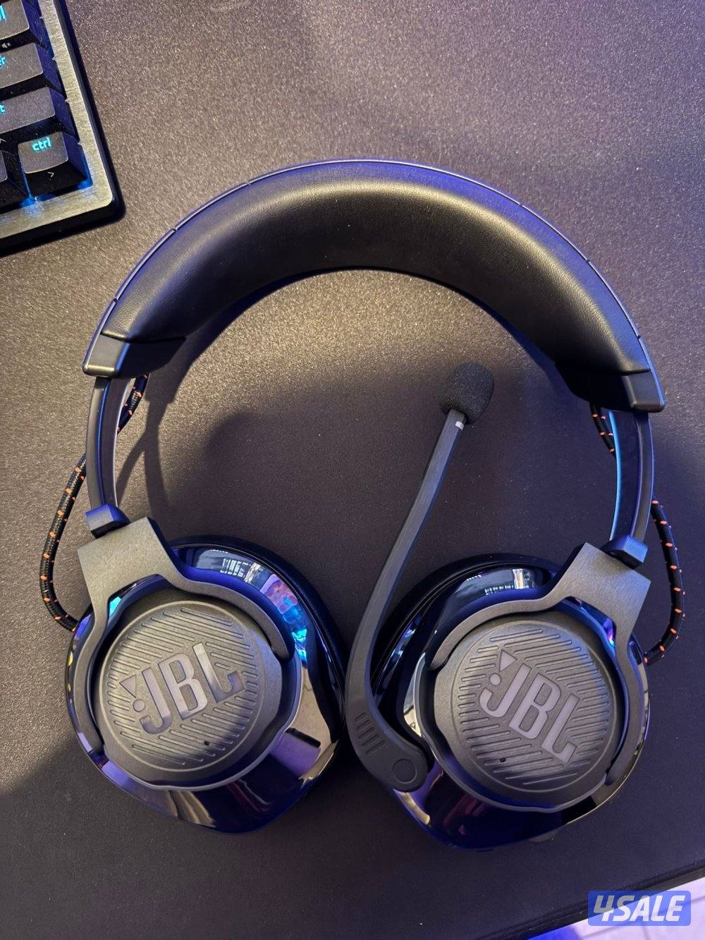 للبيع سماعة احترافية بالكرتون  JBL QUANTUM   8004