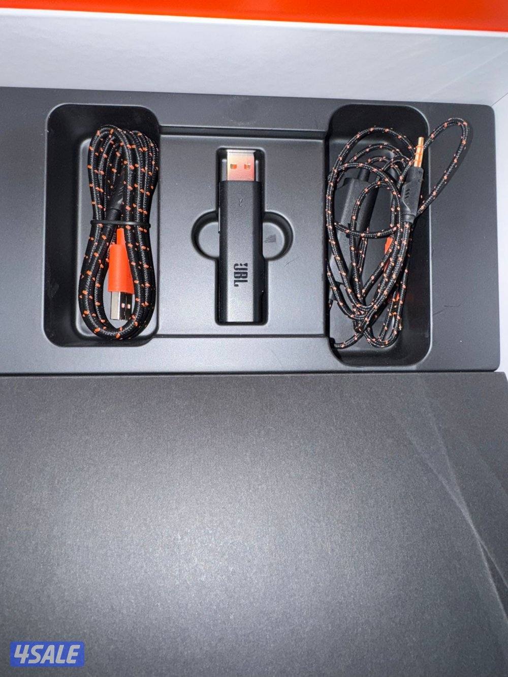 للبيع سماعة احترافية بالكرتون  JBL QUANTUM   8005