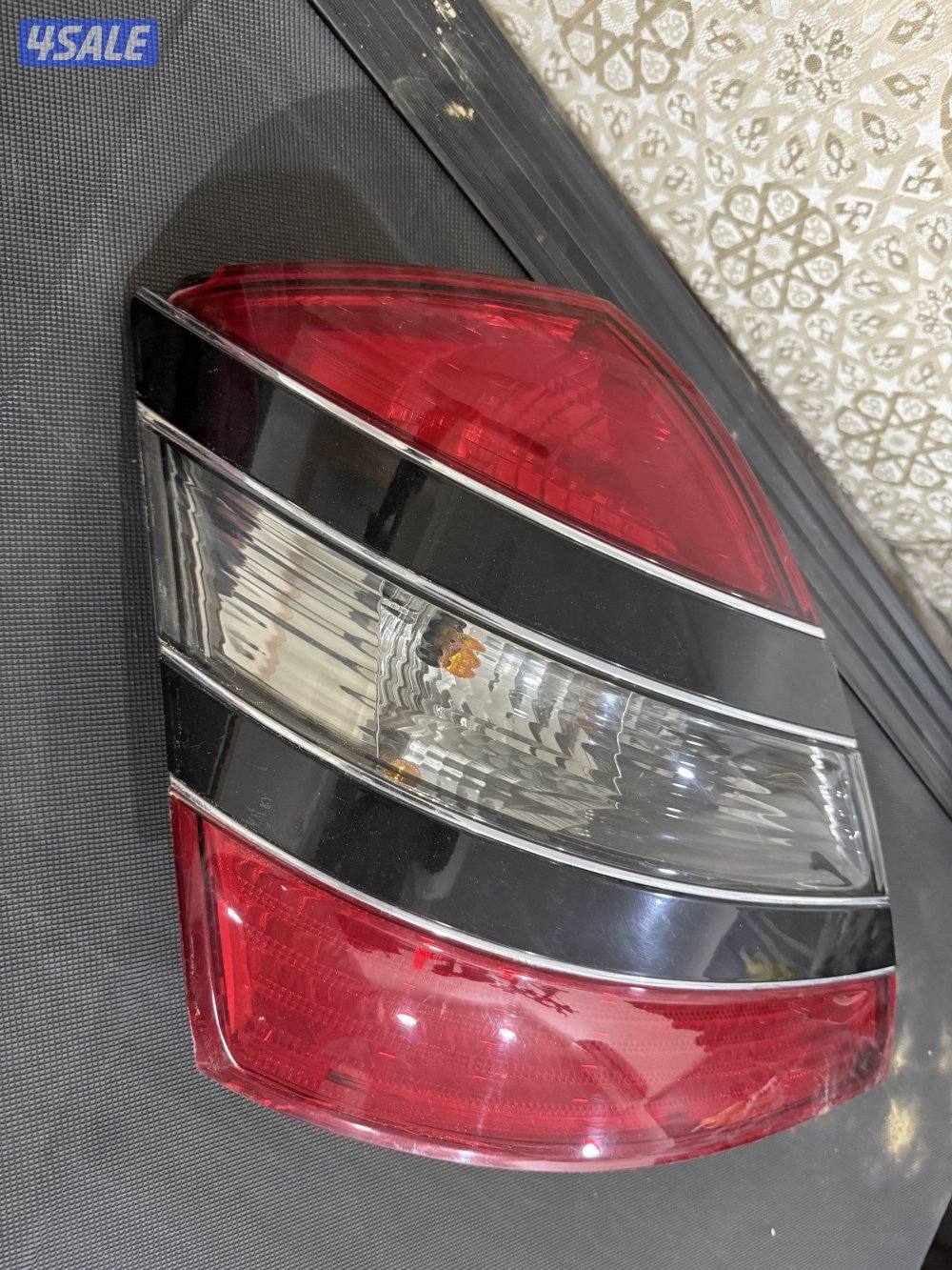 للبيع مدقر لاندكروزر 2020 وللبيع صطابات مرسيدس حوت 20031