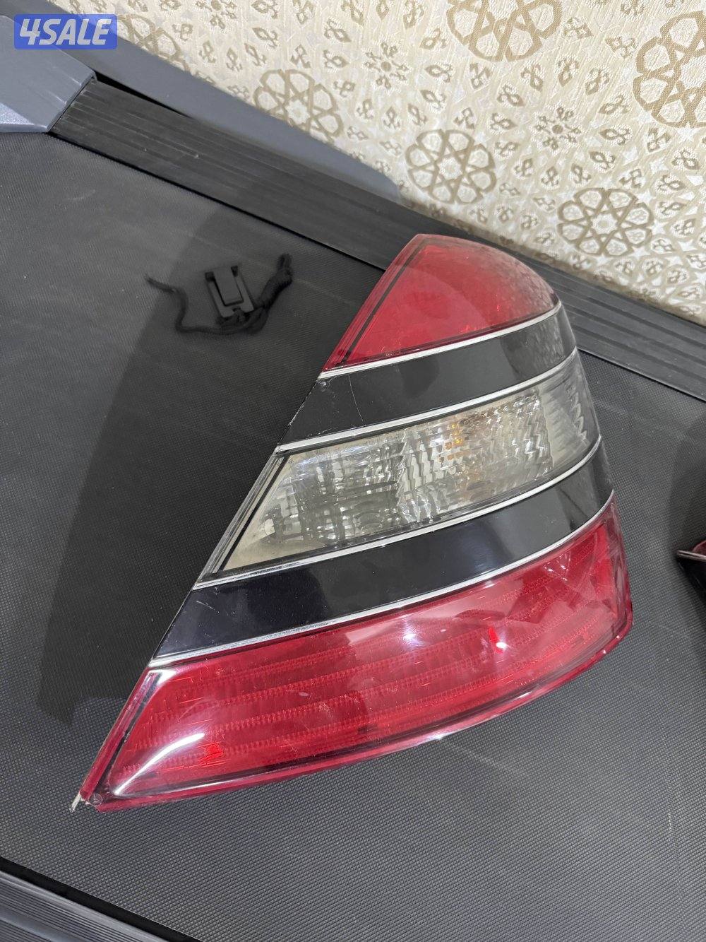 للبيع مدقر لاندكروزر 2020 وللبيع صطابات مرسيدس حوت 20032