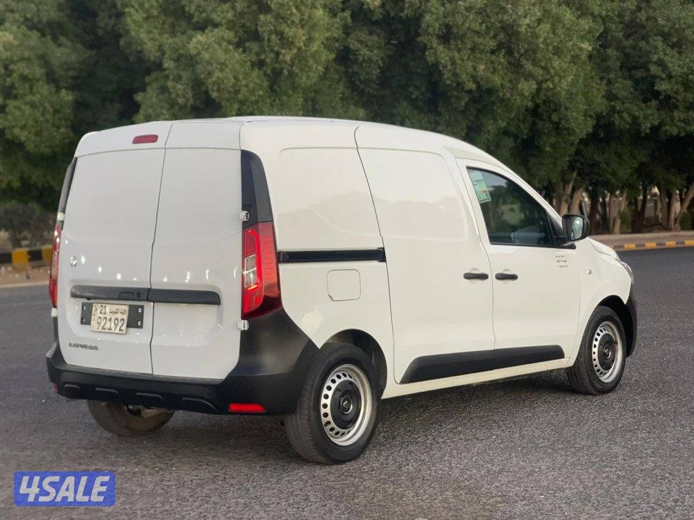 للبيع رينو دوكر4