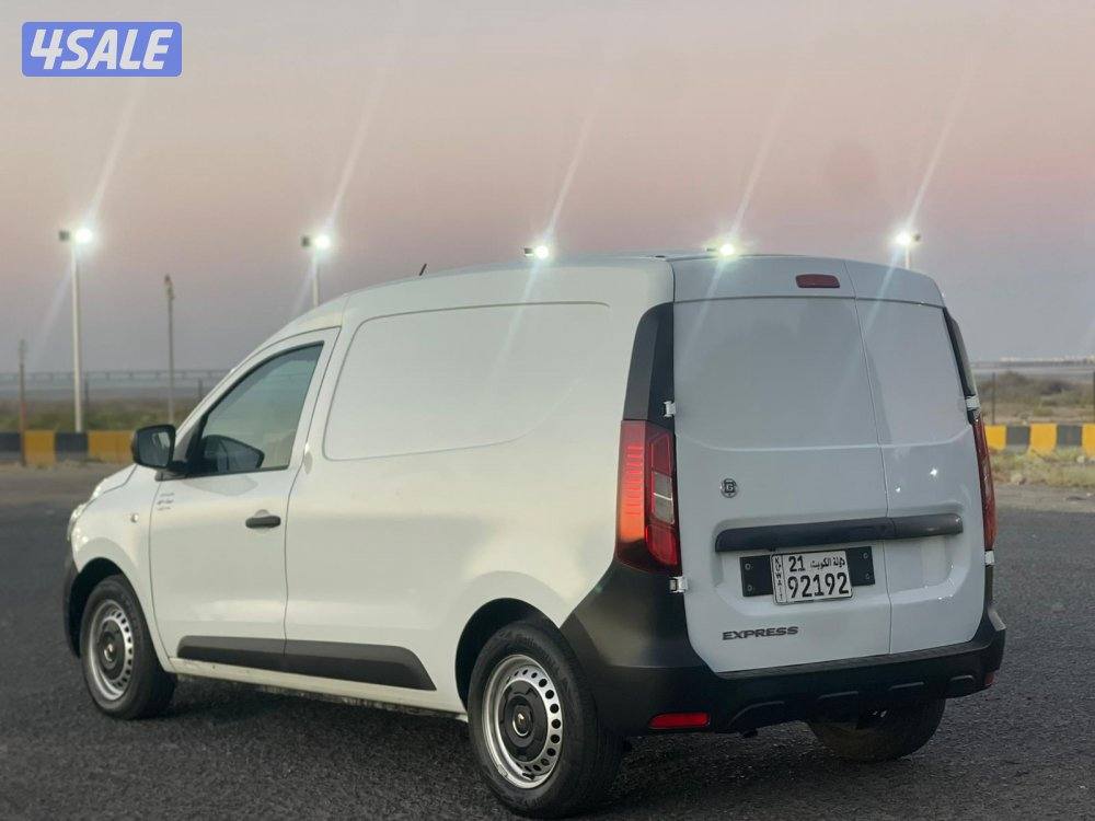 للبيع رينو دوكر5