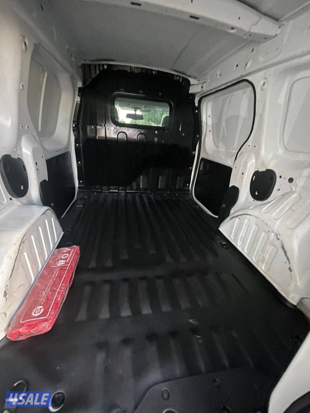 للبيع رينو دوكر8