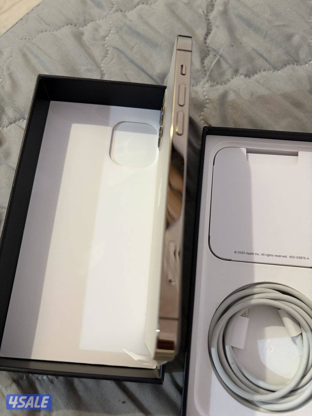 آيفون 12 ذهبي مثل الجديد بالضبط+ كفرين حمايه وستكر2