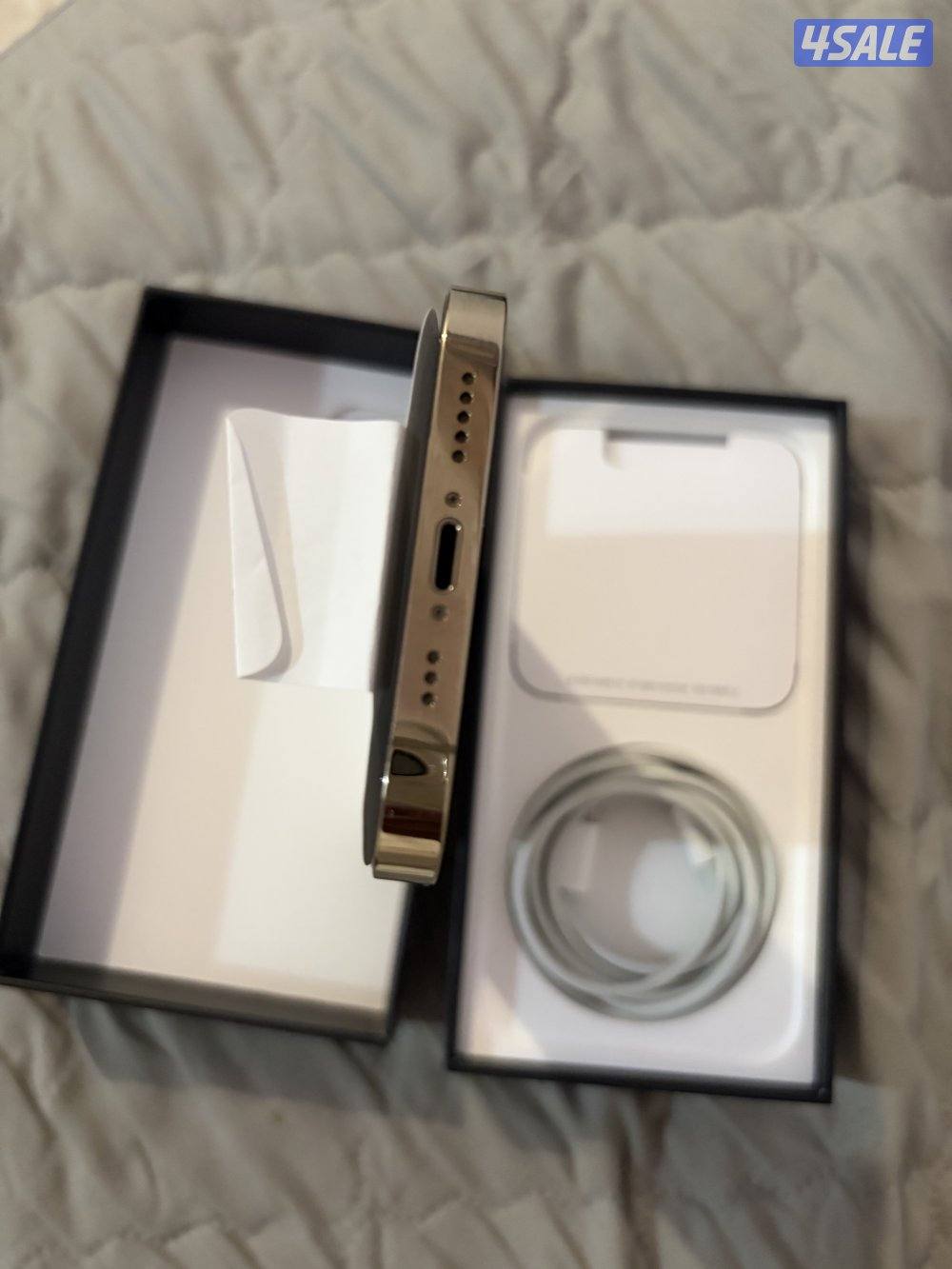 آيفون 12 ذهبي مثل الجديد بالضبط+ كفرين حمايه وستكر3