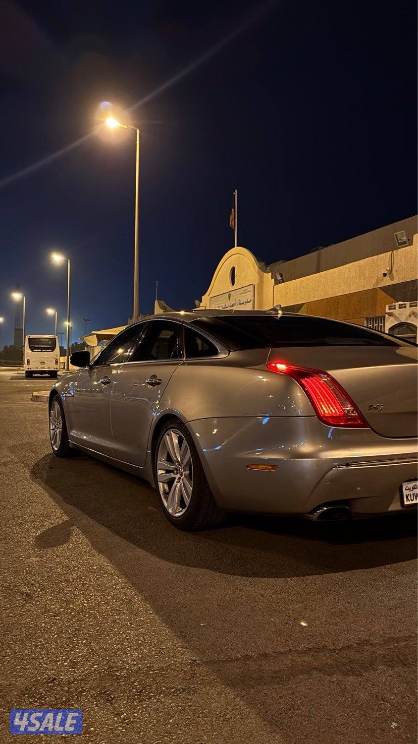 للبيع جاكوار XJ 2014 عداد 160 الف صبغ الوكالة بالكامل المالك الثاني3