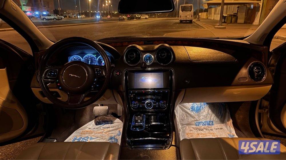 للبيع جاكوار XJ 2014 عداد 160 الف صبغ الوكالة بالكامل المالك الثاني6
