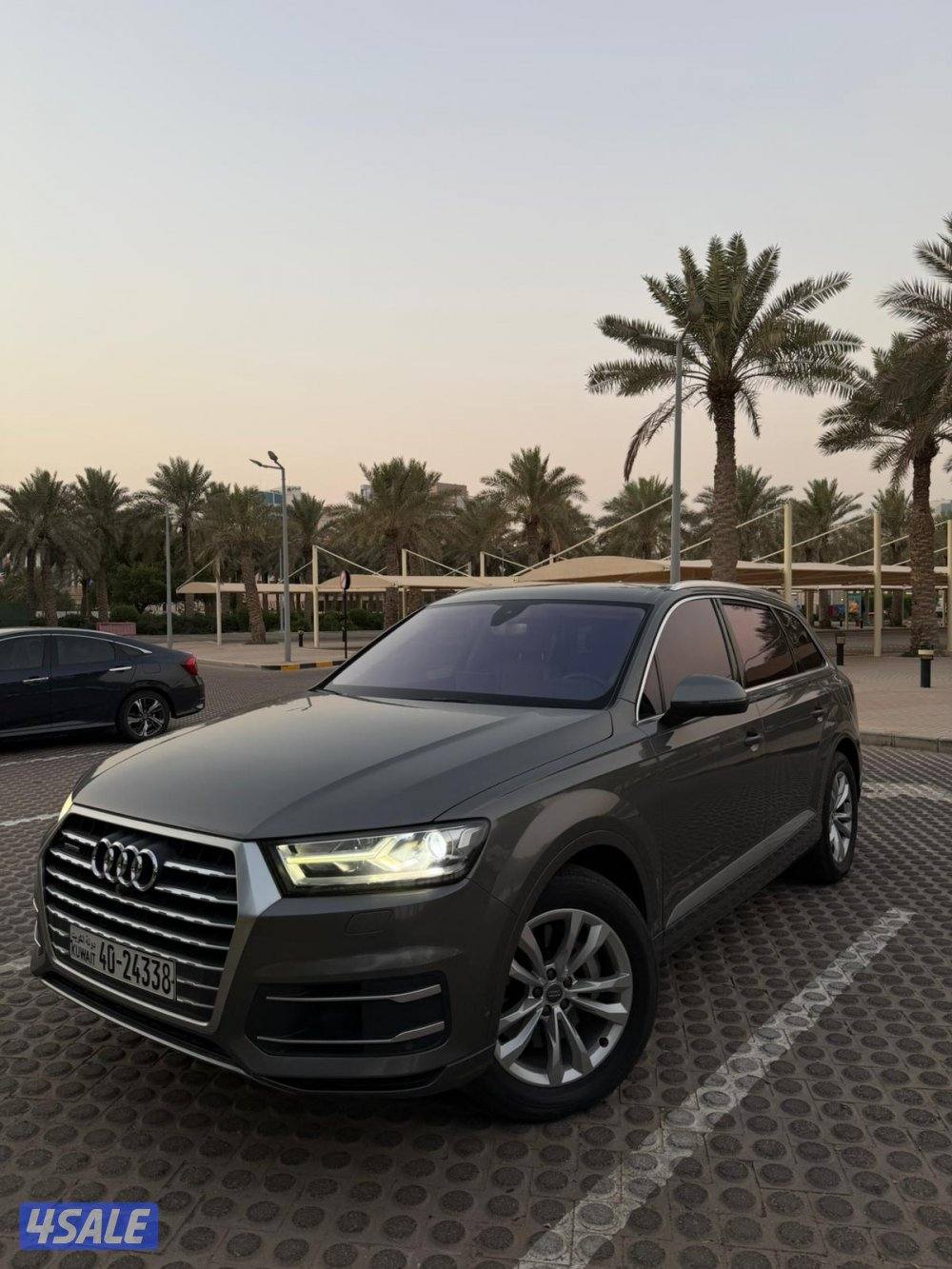 Audi Q7 بحالة نادره وكالة عداد ٧٧🔥🔥0