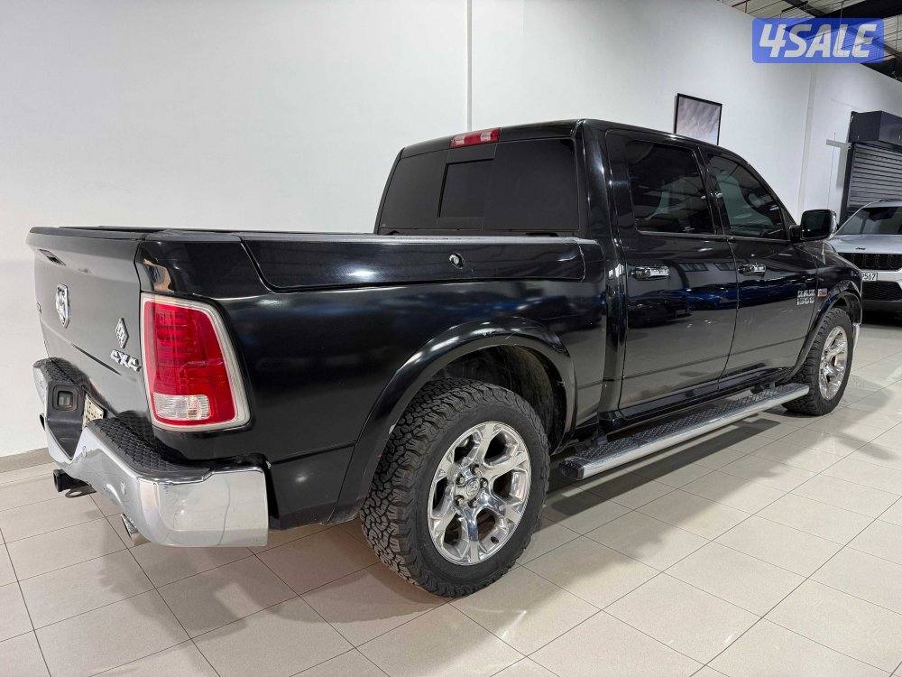 RAM 1500 Laramie Crew Cab2