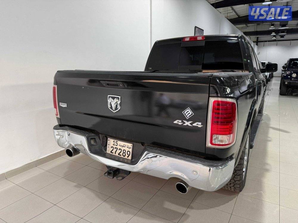 RAM 1500 Laramie Crew Cab4