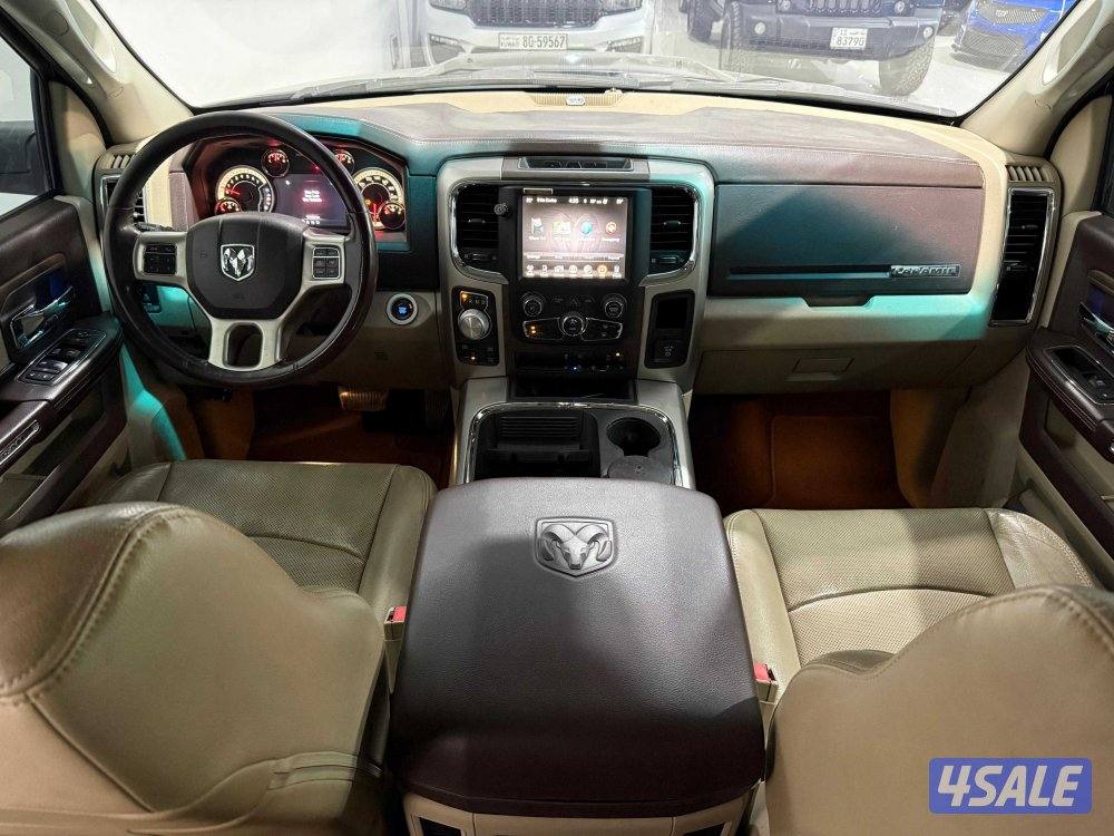 RAM 1500 Laramie Crew Cab8