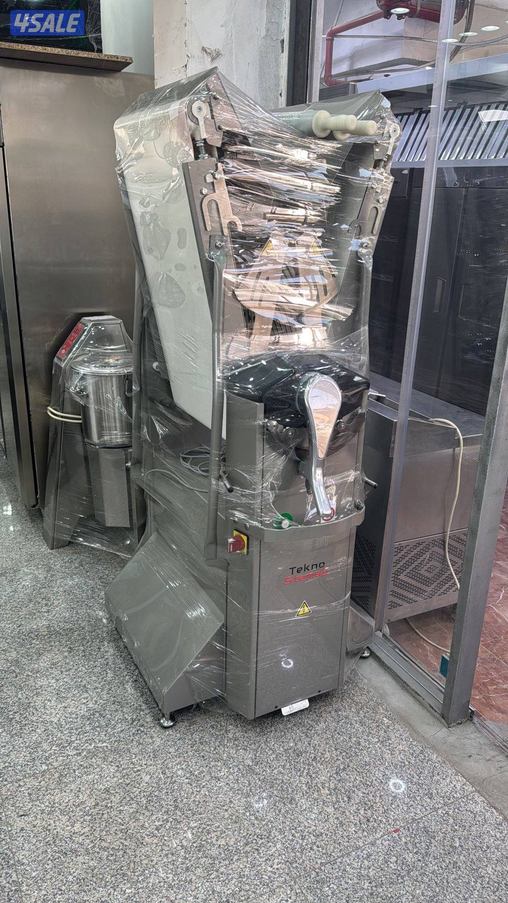 نبيع ونشتري جميع معدات المطآعم والمطابخ والفنادق ومقاهي بجميع مناطق10