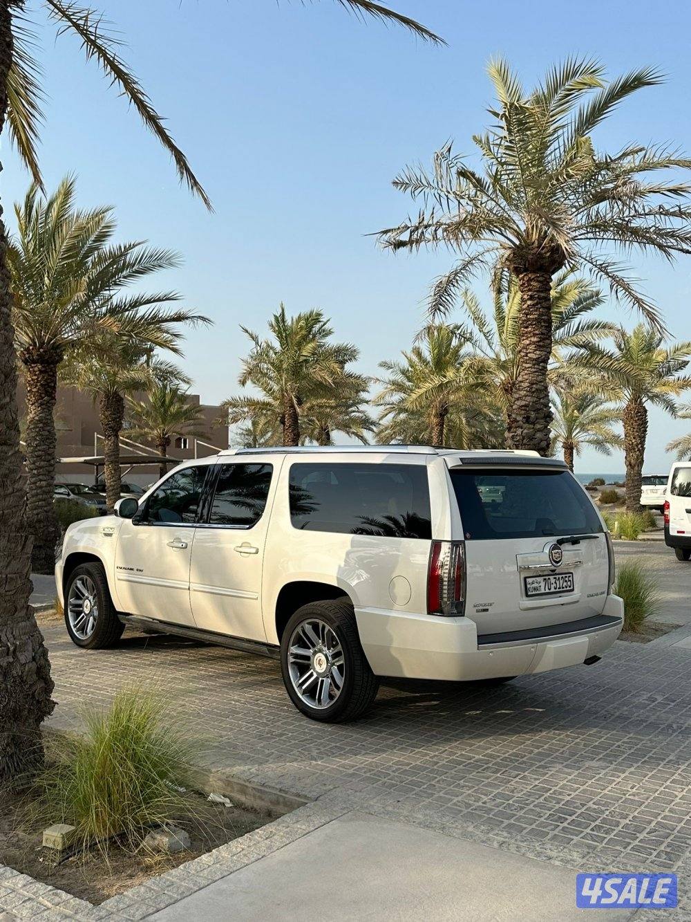 للبيع كاديلاك اسكاليد مخزن وكالة2