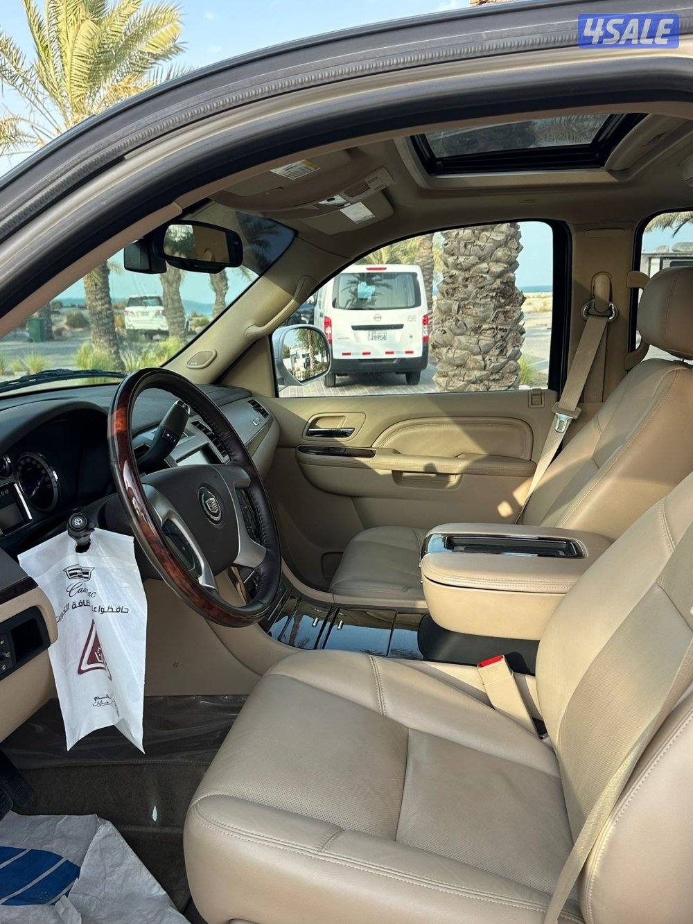 للبيع كاديلاك اسكاليد مخزن وكالة3