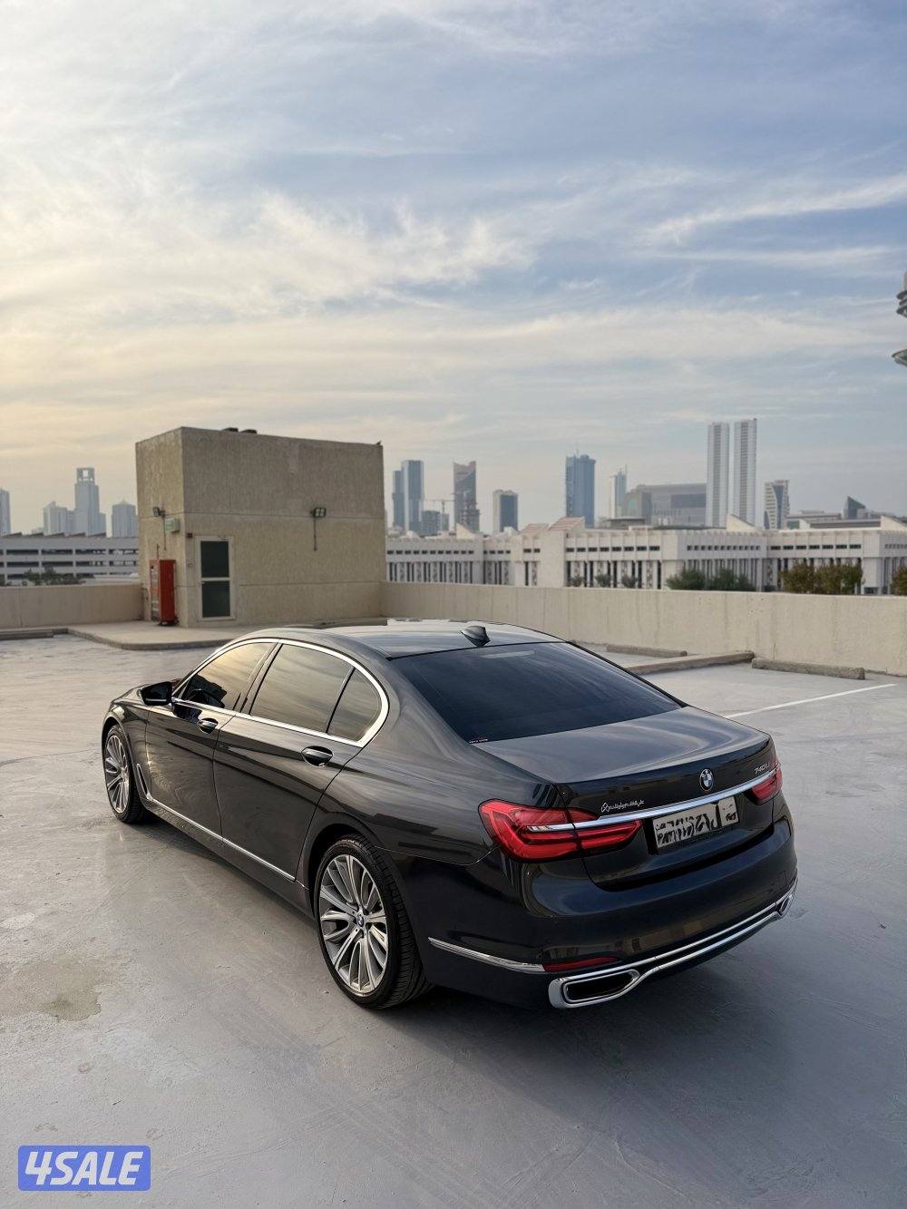 BMW 740li //2017  بقمه النظافه تحت الكفاله0