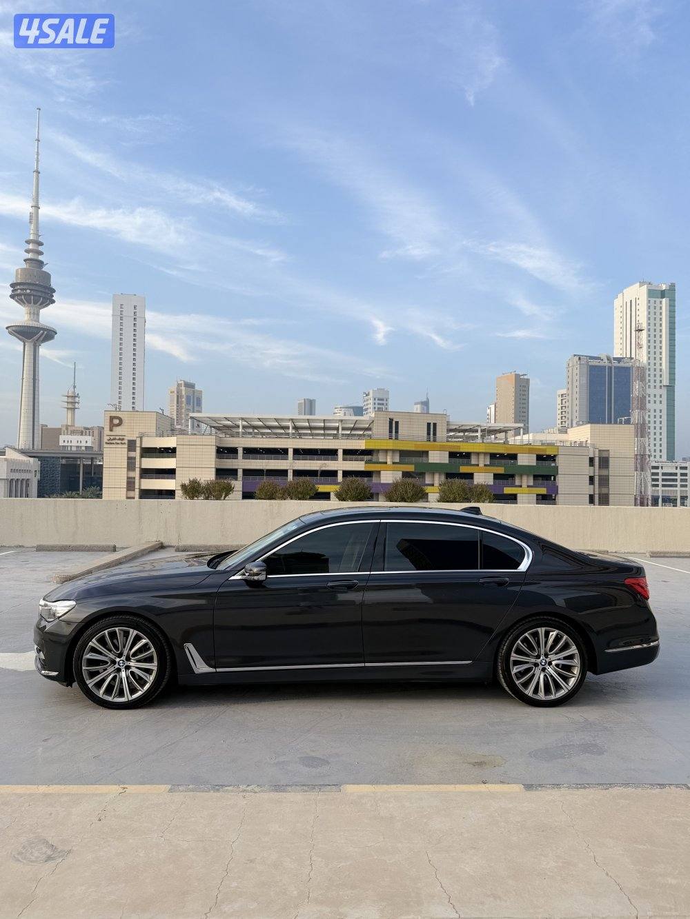 BMW 740li //2017  بقمه النظافه تحت الكفاله2