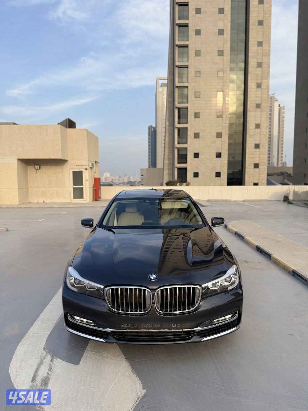 BMW 740li //2017  بقمه النظافه تحت الكفاله3