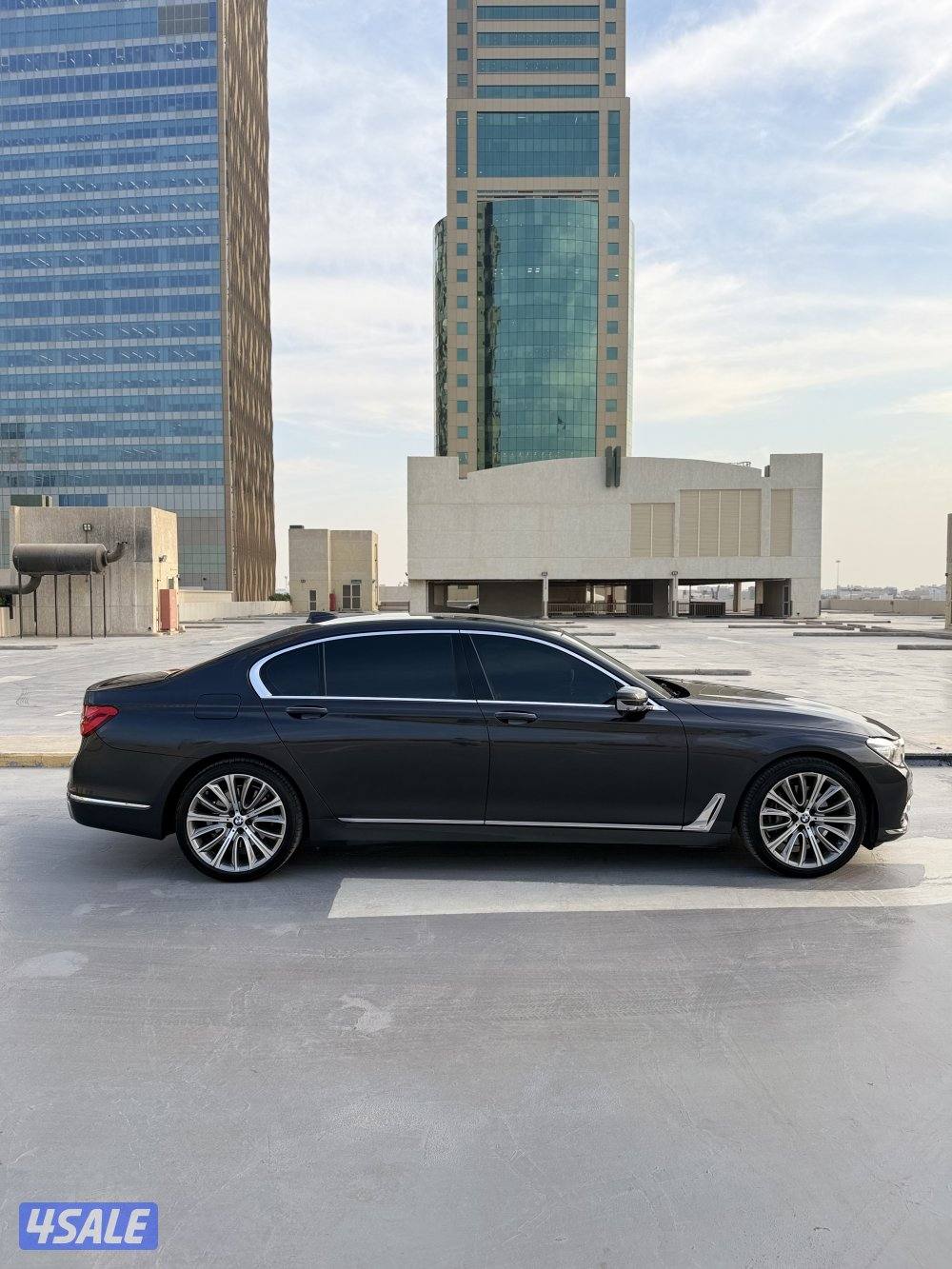 BMW 740li //2017  بقمه النظافه تحت الكفاله6