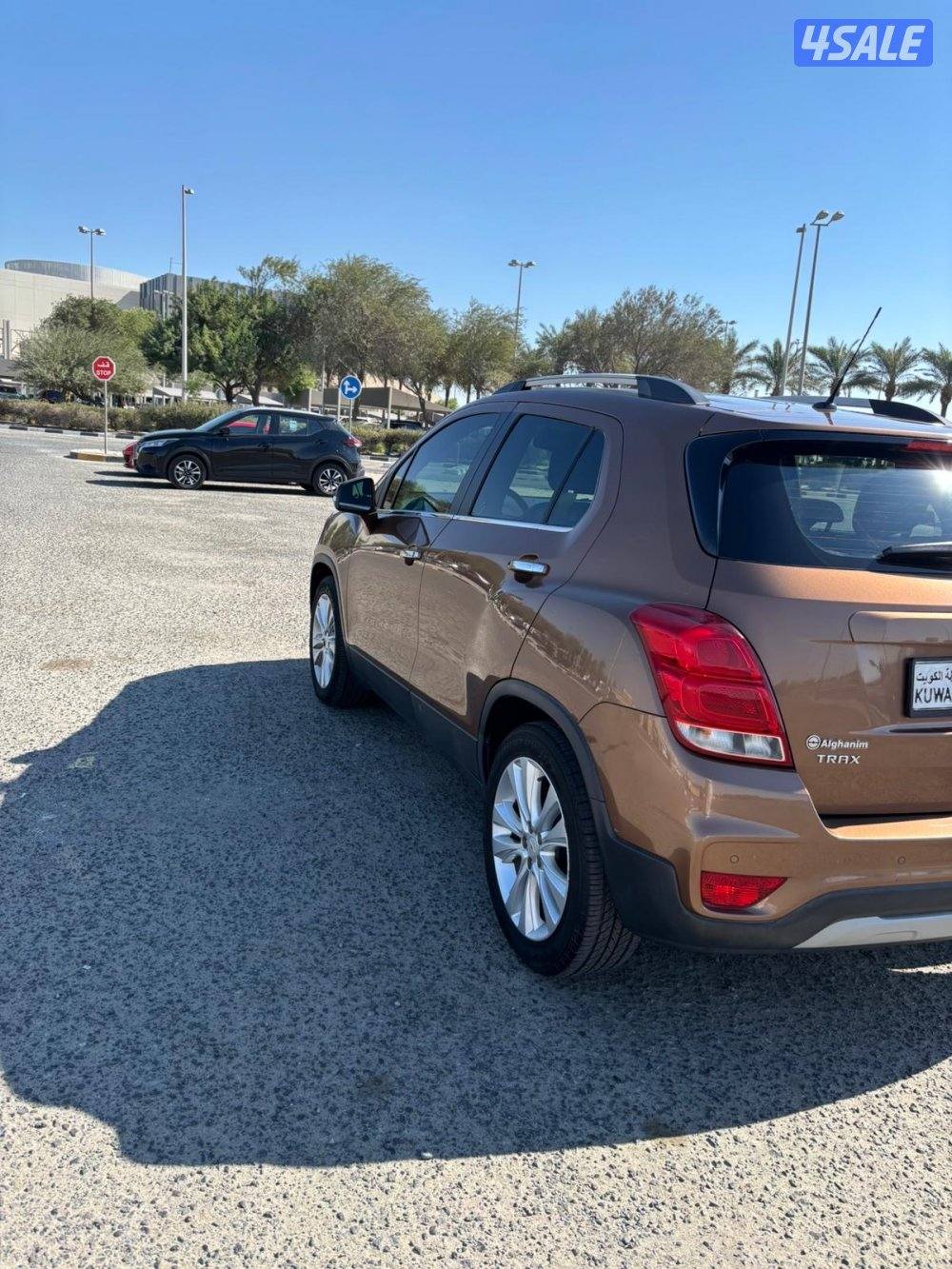 سيارة بحالة الوكالة نظيفة جداً ماشيه 40 الف استعمال يومي2